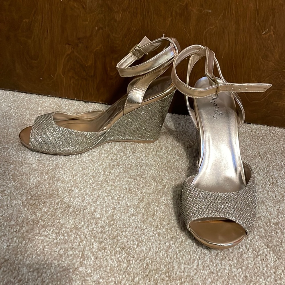Gold Wedges